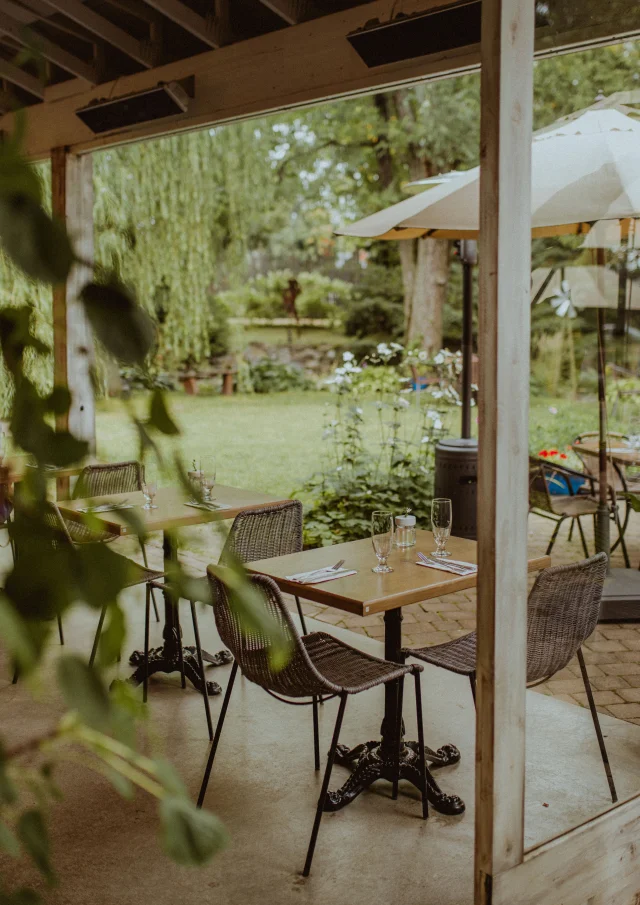 A glimpse of the magnificent terrace of the Bleu Citron restaurant in Saint-Charles-de-Bellechasse